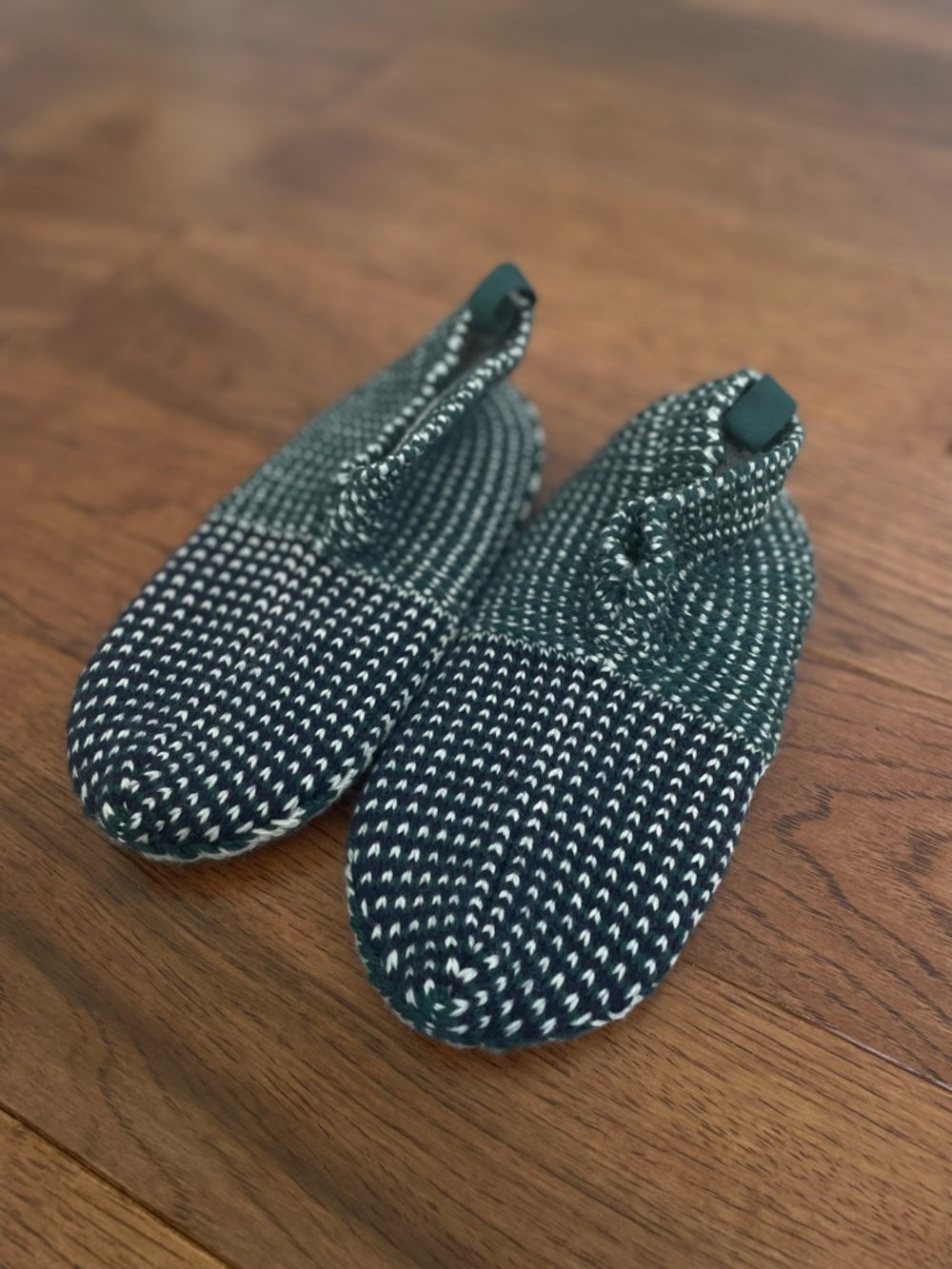 NWOT Youth Bombas Gripper Slippers - Picture 2 of 5